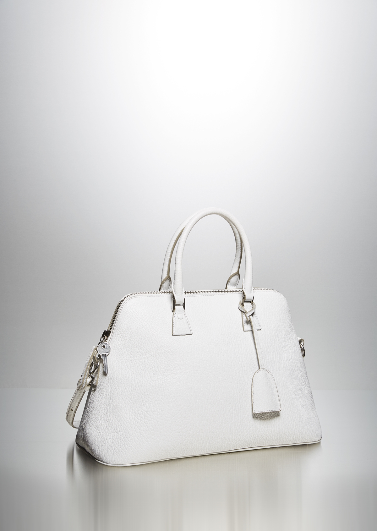 메종 마르지엘라, 새로운 핸드백 컬렉션 ‘5AC’ 출시 | 2