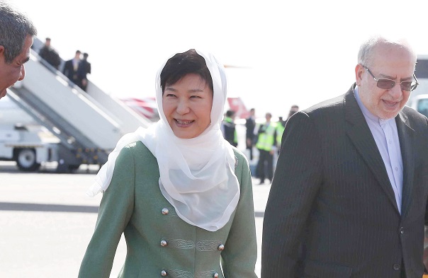 朴槿惠总统 ‘头巾’时装外交政策 | 1