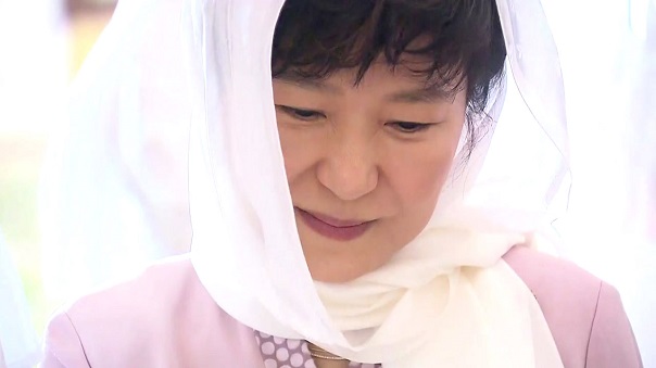 朴槿惠总统 ‘头巾’时装外交政策 | 2