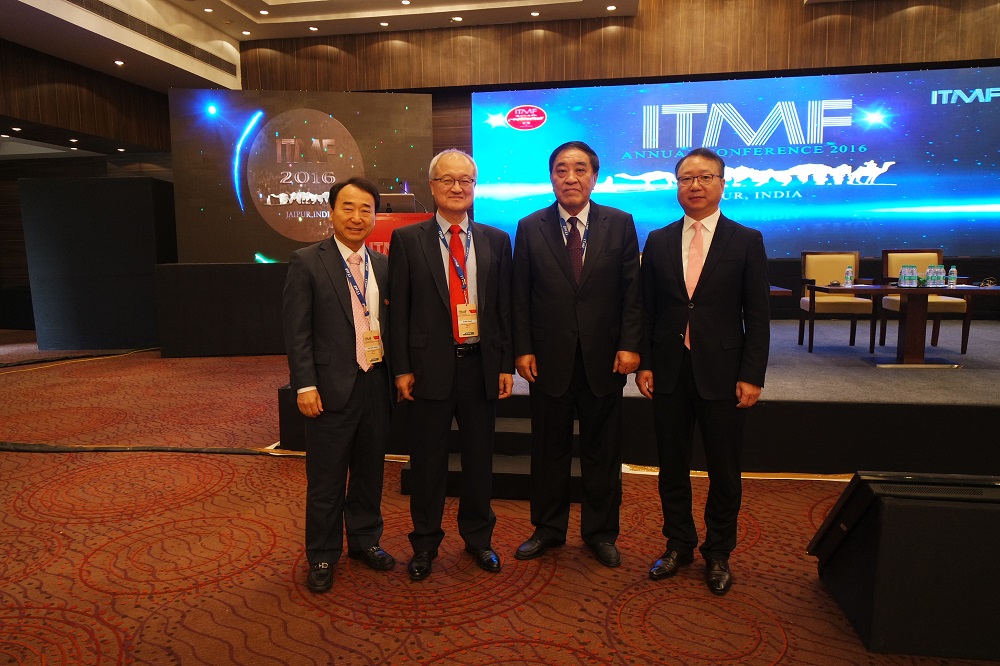 성기학 한국섬유산업연합회 회장(좌측에서 2번째) 왕티엔카이(王天凱) ITMF 회장(좌측에서 3번째)