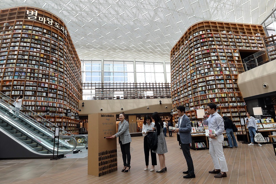 쇼핑 공간에 60억원 규모의 도서관 주목 | 4