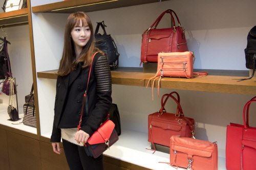 20130131_sistar rebeccaminkoff (1)