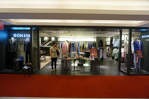 패션그룹형지, 중국 진출 속도 낸다 1 중국 소주 태화백화점 ‘본지플로어’ 매장 전경