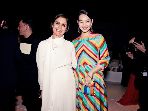 발렌티노 디자이너 마리아 그라치아 키우리와 신민아