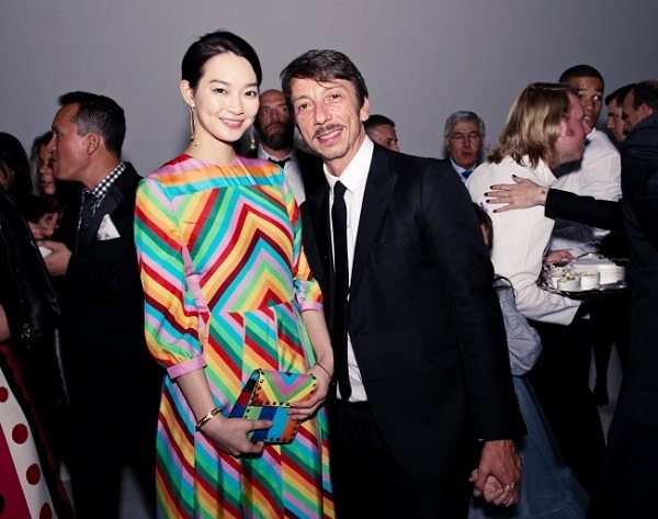 발렌티노 디자이너 피엘파올로 피춀리와 신민아