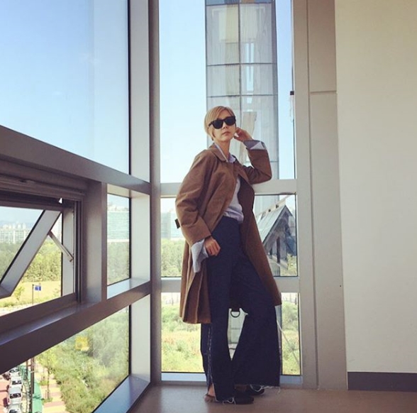 20150911 Kim Na young Trench Coat 1