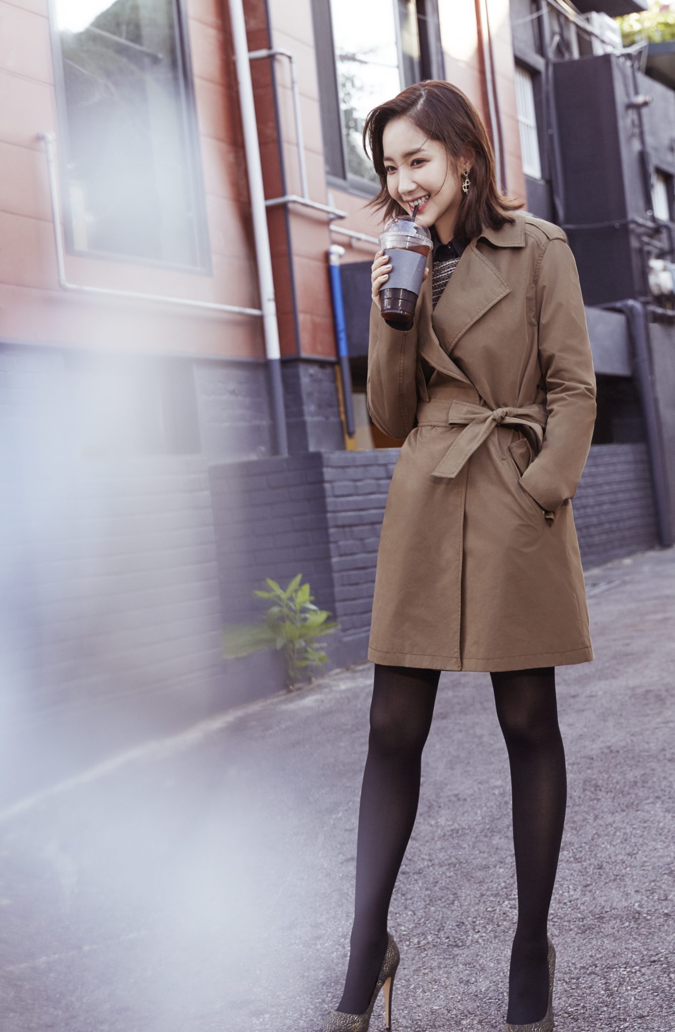 박민영, 커피 한 잔과 ‘트렌치코트’의 여유로움 | 1