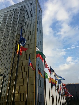룩셈부르크에 있는 유럽사법재판소(European Court of Justice)에 걸려있는 유럽연합(EU) 회원국들의 깃발 Ⓒ Eurokor