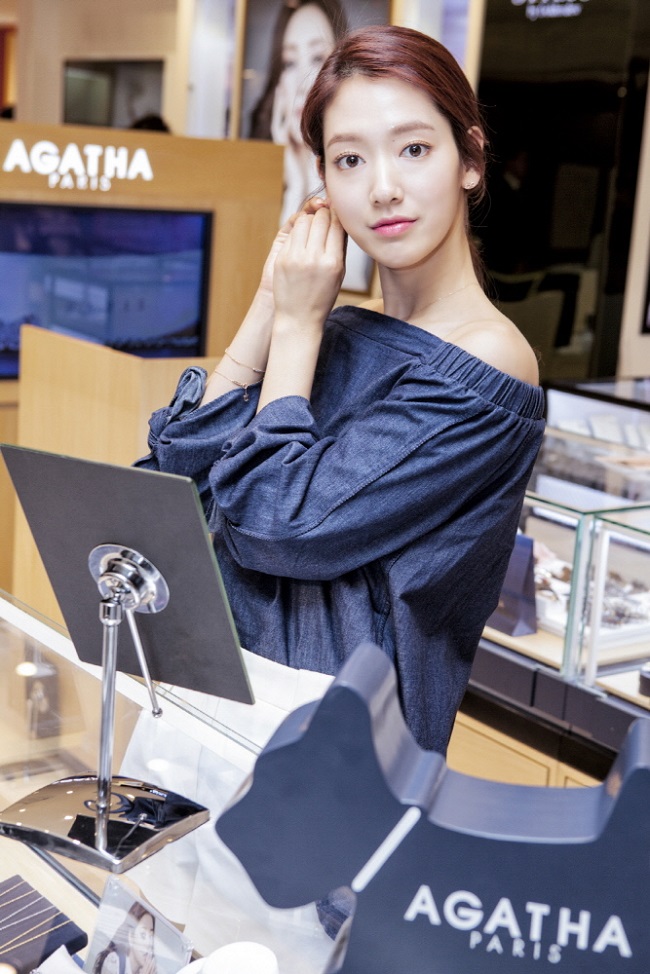 박신혜, 쇼핑 즐기는 여유로운 일상 | 2