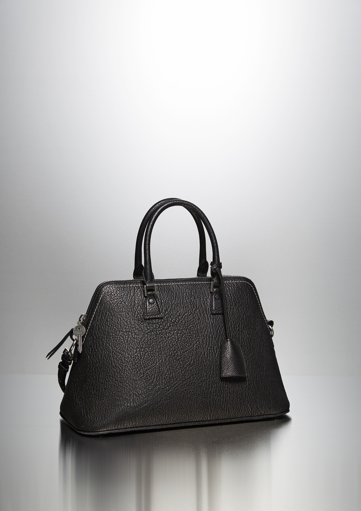 메종 마르지엘라, 새로운 핸드백 컬렉션 ‘5AC’ 출시 | 1