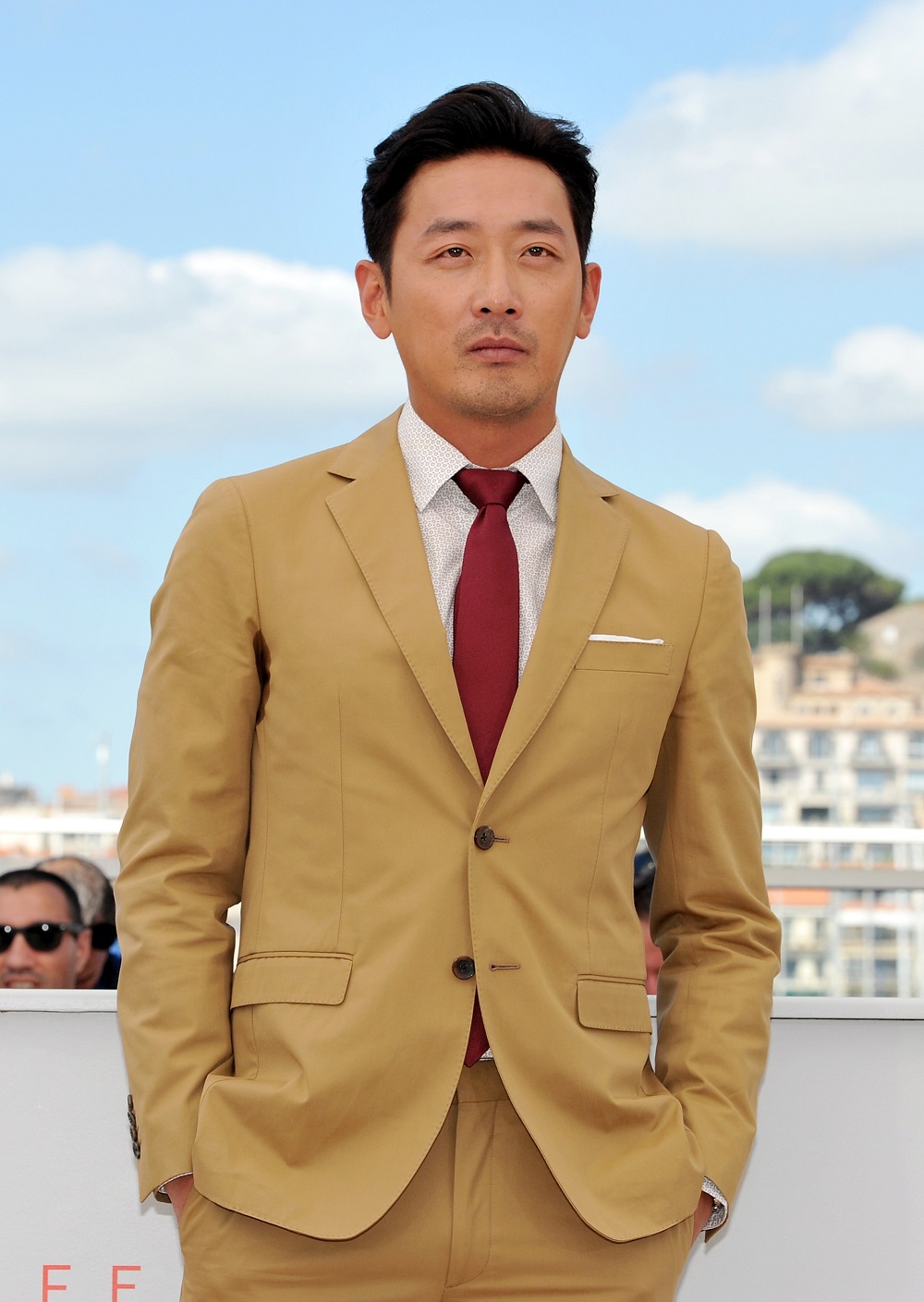 천만 배우 하정우, 절정의 ‘수트핏’ 1 2016 05 18 ferragamo1 1