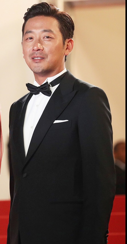 천만 배우 하정우, 절정의 ‘수트핏’ 4 2016 05 18 ferragamo4 4