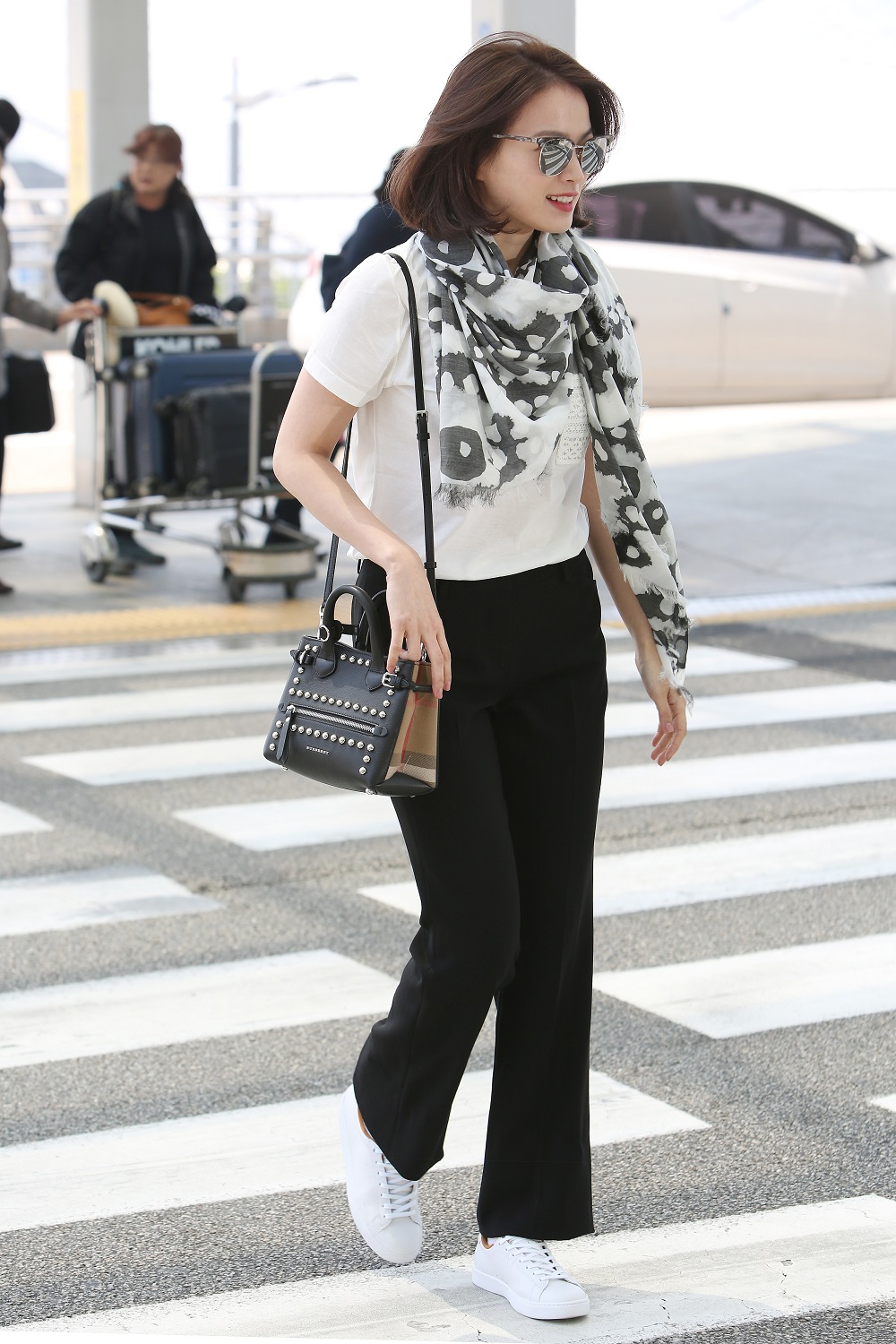 [FS机场时尚] Chun Woo-Hee, 今天的亮点是 ‘丝巾’ | 8