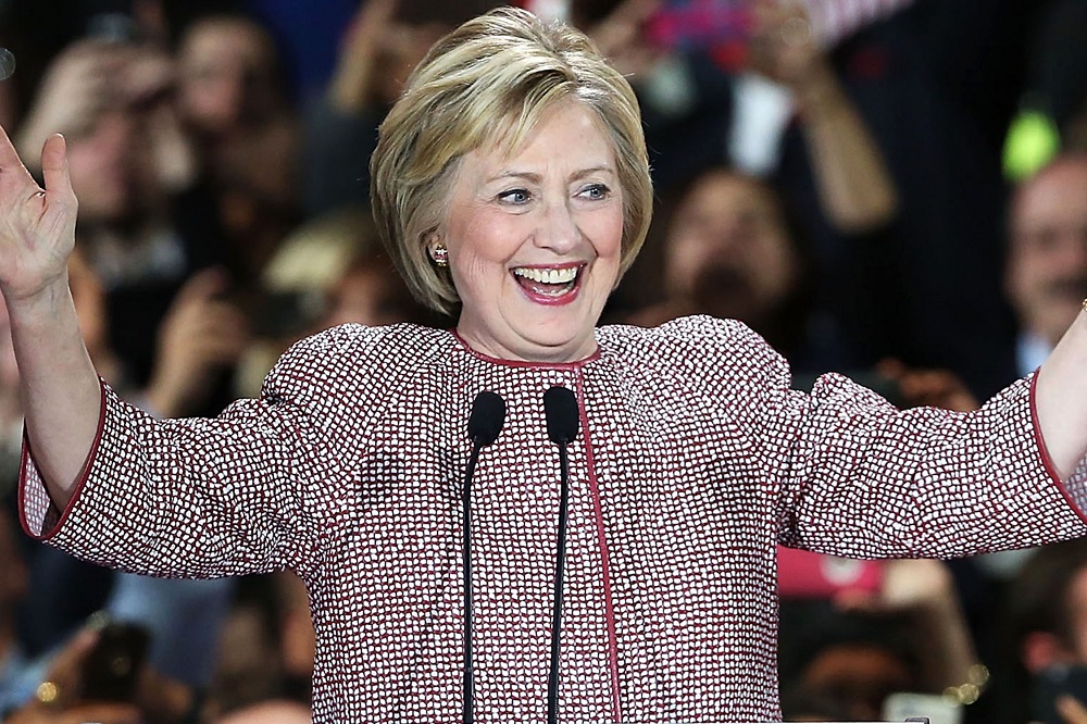힐러리 클린턴은 뭘 입든 욕을 먹는다…1,458만 원 명품 패션 논란 | 7