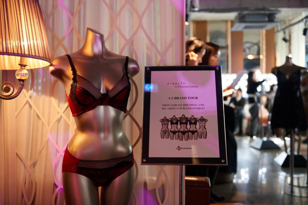 언더웨어 ‘피델리아’ 리뉴얼 론칭 쇼 성료 2 20161222 cjoshopping 4 2