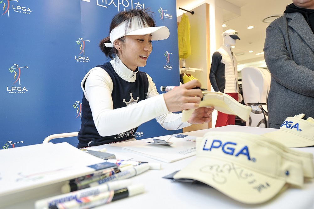 LPGA 골프웨어, 김미현 프로 팬사인회 개최 | 5