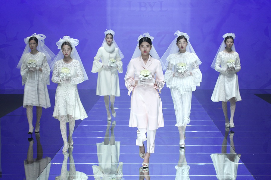 엘바이엘 바이 이유정