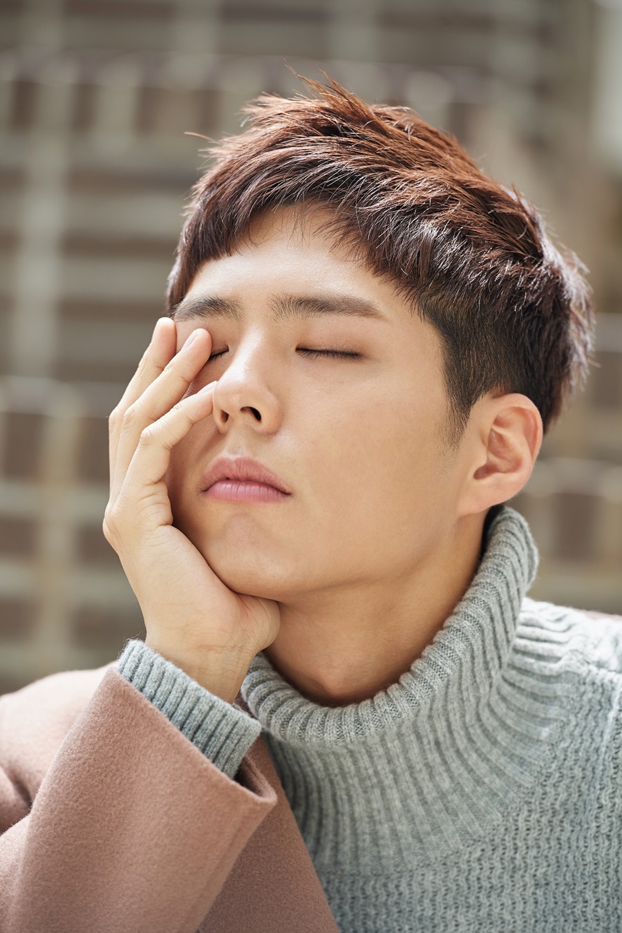 박보검, 가까이서 더욱 빛나는 ‘사슴 같은 눈망울’ 2 201709018 PARK 4 1