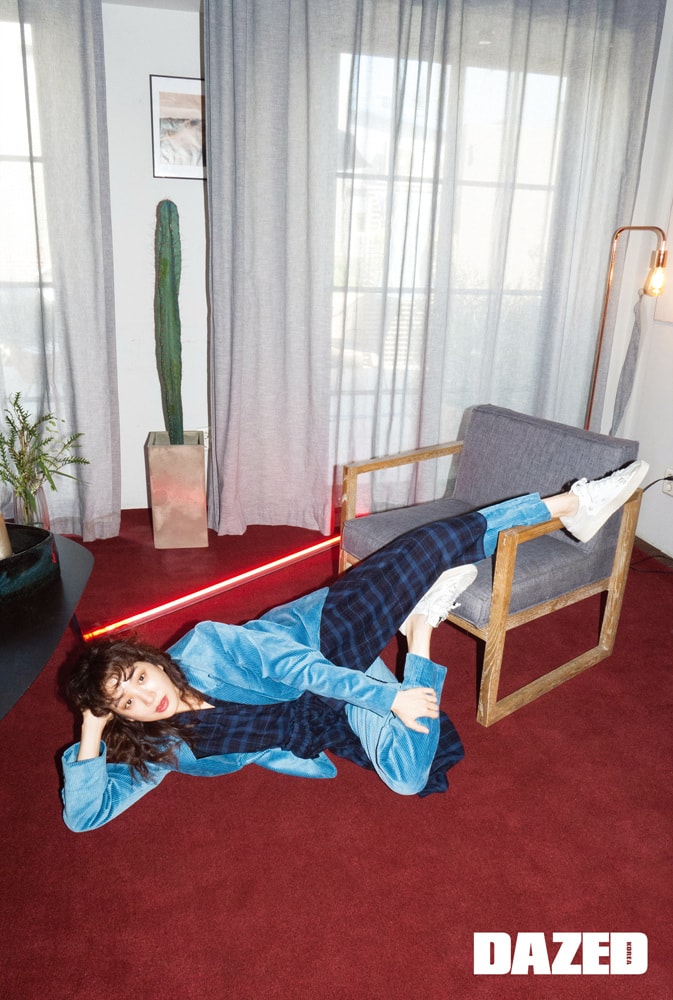 ‘가을의 절정 여신’ 정려원의 스트릿 패션 7 20180822 jung 07 min 6