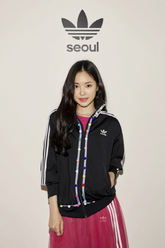 201904010 ADIDAS 05 4