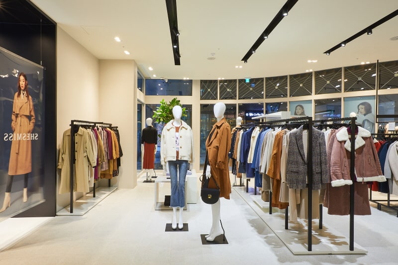 쉬즈미스, 새로운 마케팅 전략으로 커리머 우먼 공략 2 20191011 SHESMISS 02 1