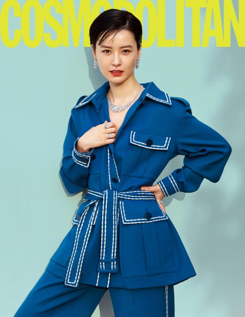 정유미, 우아한 매력으로 패션 화보 커버 장식 | 3