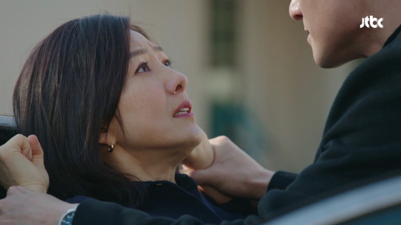 수수함이 예쁜 김고은 VS 우아함 돋보이는 김희애 4 20200519 JESTINA 01 4